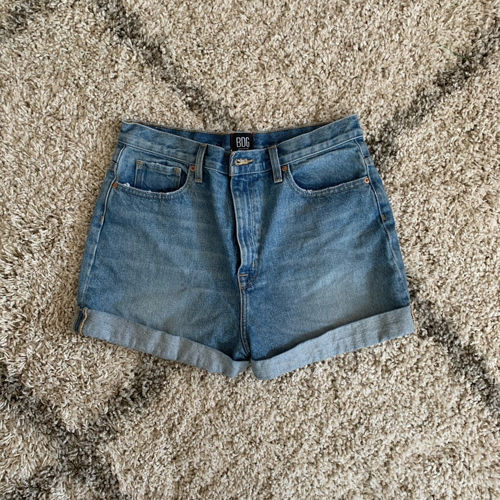 : : Urban Outfitters Mom Jean Shorts : :